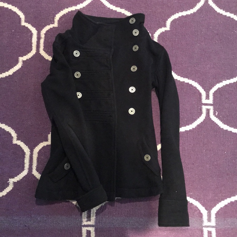 Beautiful black coat, perfect for all occasions!